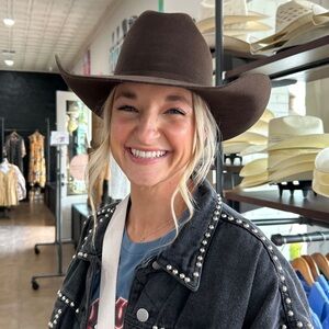 Meet your Posher, Avery